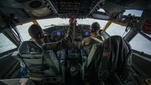 F-16 pilots, KC-135 crews team for mid-air refueling training