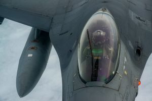 F-16 pilots, KC-135 crews team for mid-air refueling training