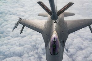 F-16 pilots, KC-135 crews team for mid-air refueling training