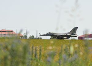 F-16 Fighting Falcon prepares for flight